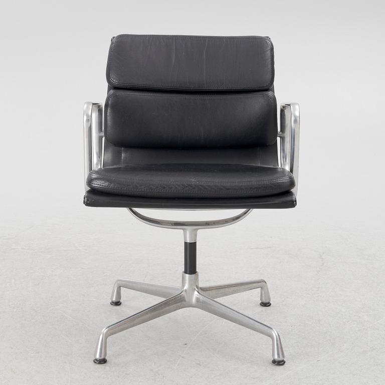 Charles & Ray Eames, "Soft Pad Chair EA 208", Vitra.