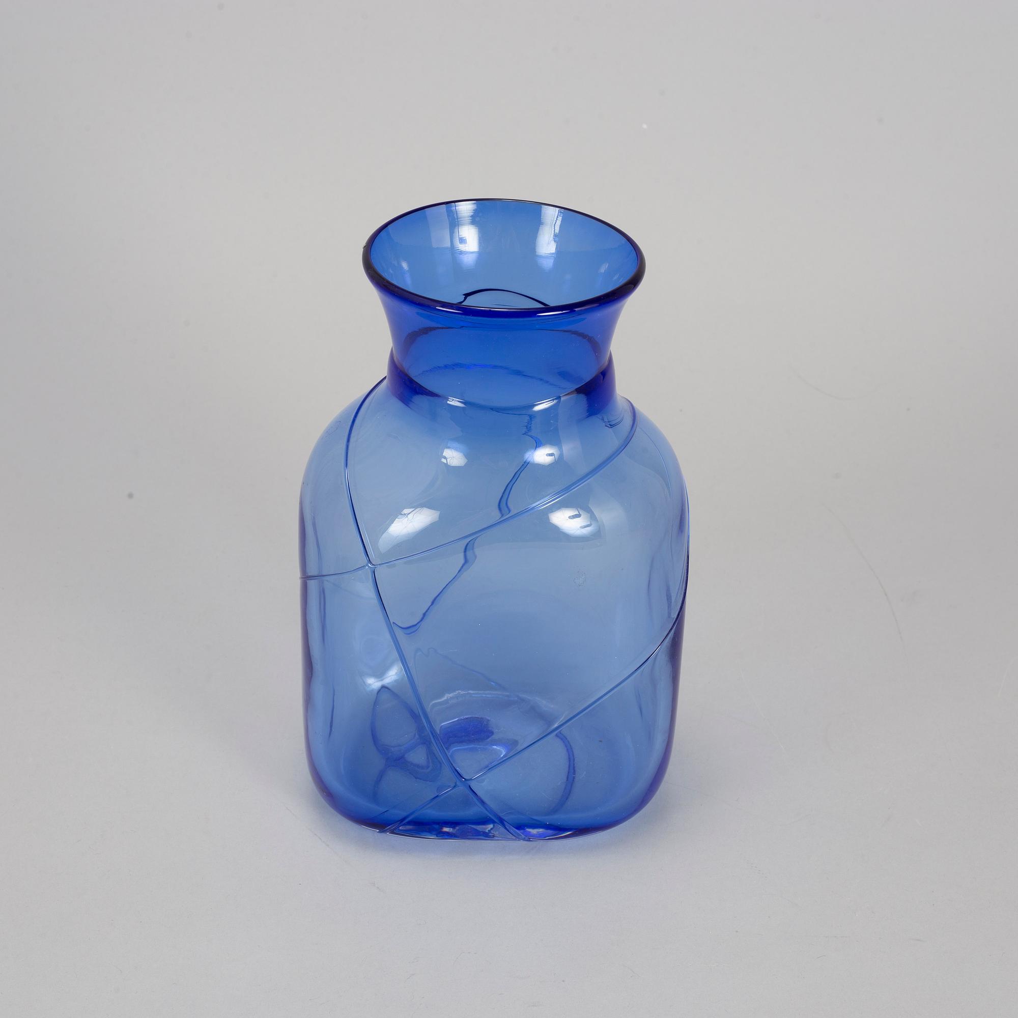 BERTIL VALLIEN, glass, three pieces.