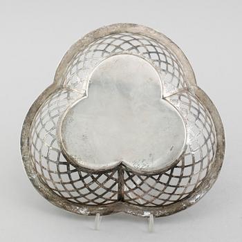 SKÅL, silver 800, Tyskland, 1900-talets första hälft. Vikt ca 406 gram.