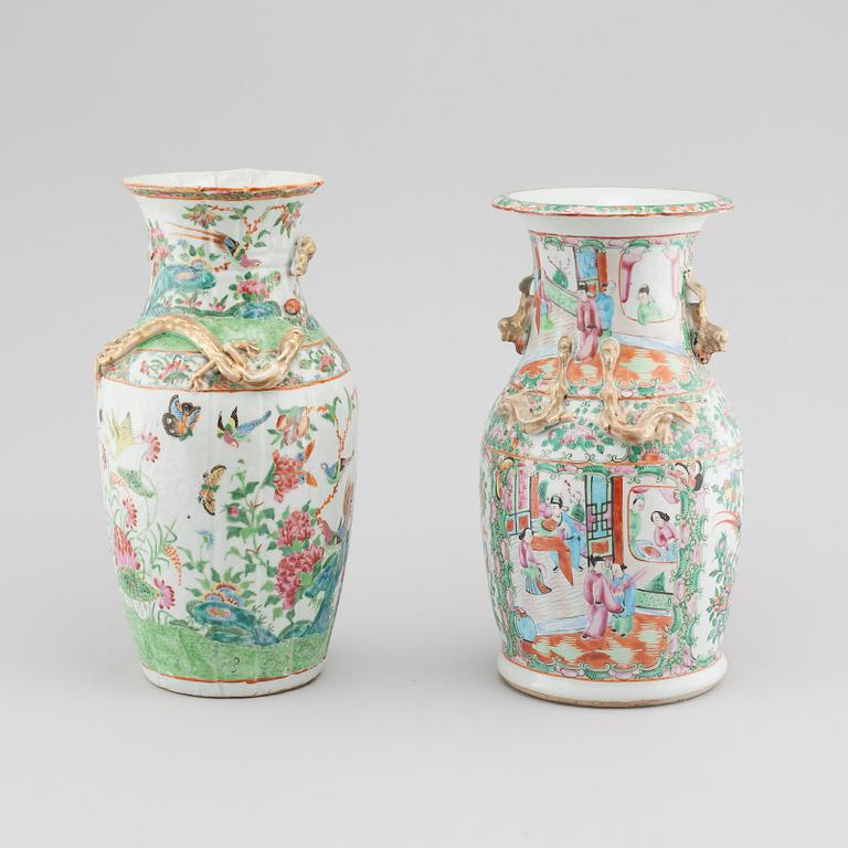 A pair of Chinese vases from around year 1900.