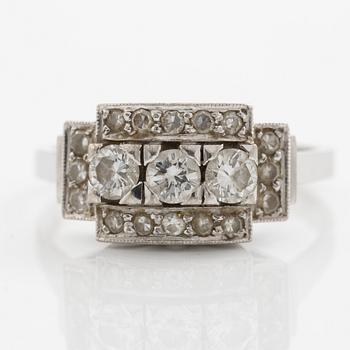 Ring, 18K white gold set with brilliant-cut and octagonal-cut diamonds.