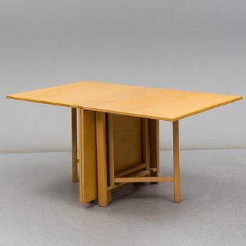 A second half of the 20th Century 'Maria Flap' table by Bruno Mathsson, Bruno Mathson International, Värnamo.