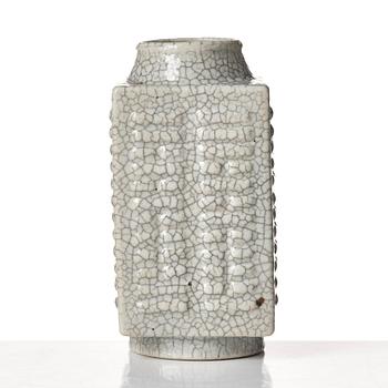 A ge glazed vase, presumably late Qing dynasty, circa 1900.
