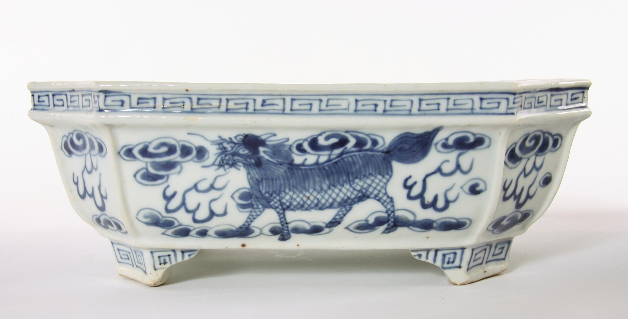 JARDINIERER, ett par, porslin, Kina, sen Qing.
