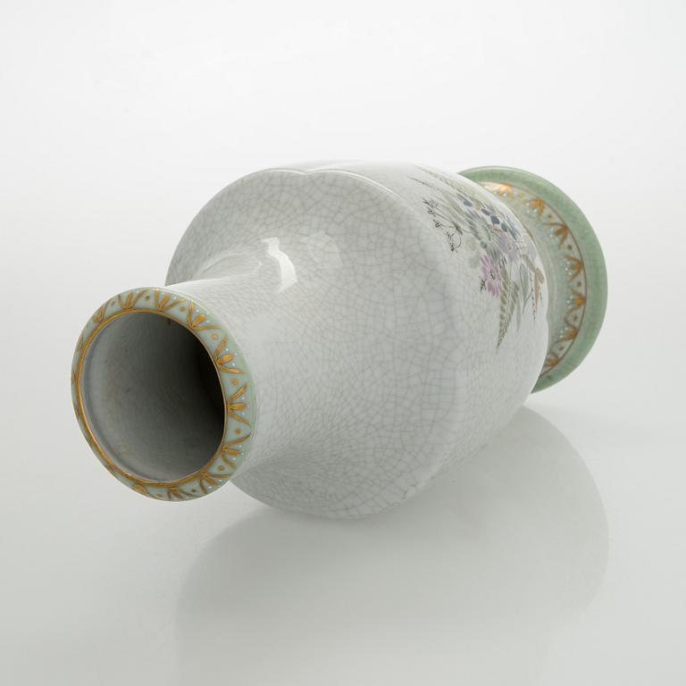 A ceramic vase, Arabia, first half of the 20th century.