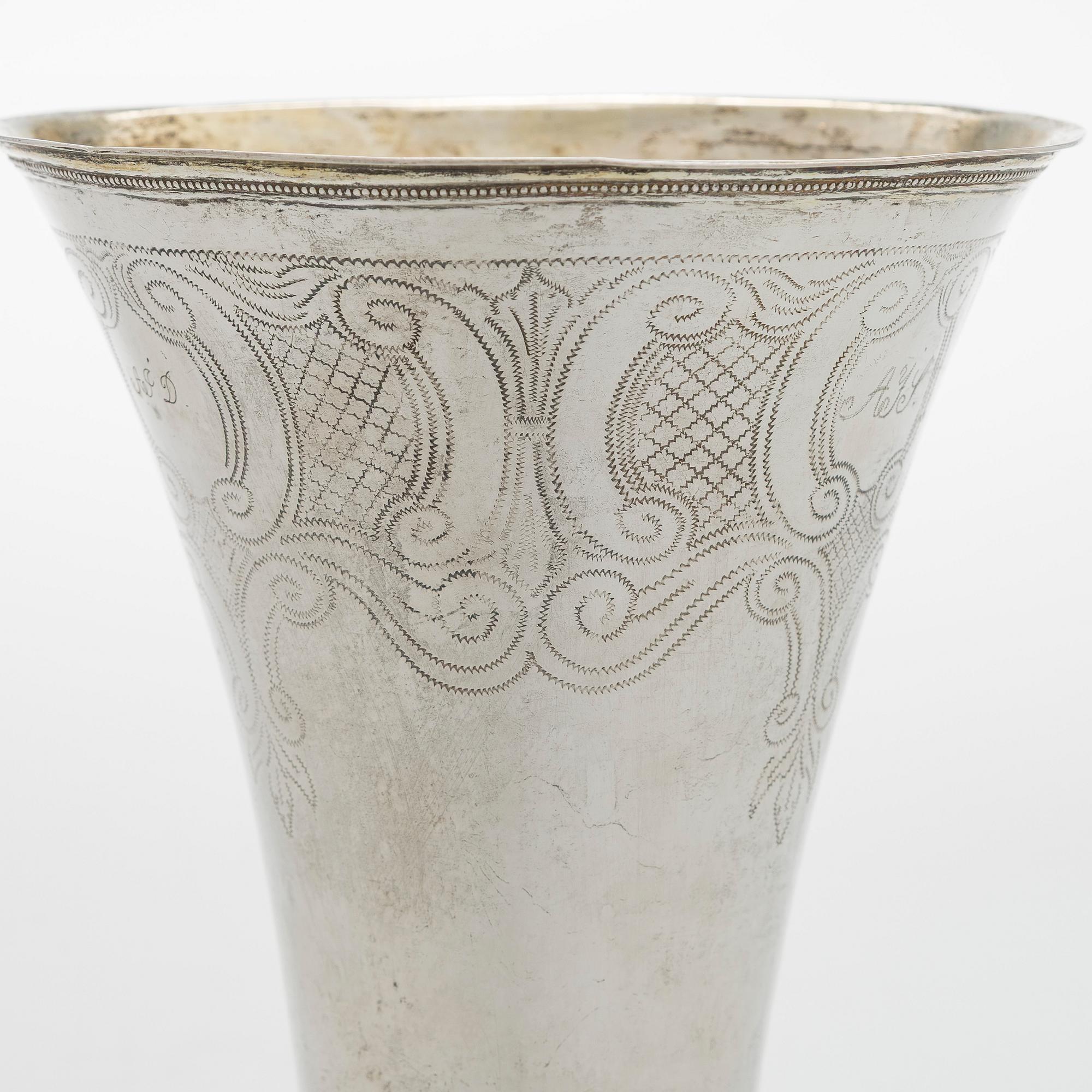 A parcel-gilt silver cup, maker's mark of Olof Hellbom, Stockholm 1797.