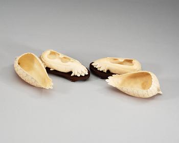 A pair of ivory figurines/boxes with covers in the shape of two quails, Qing dynasty (1644-1912).