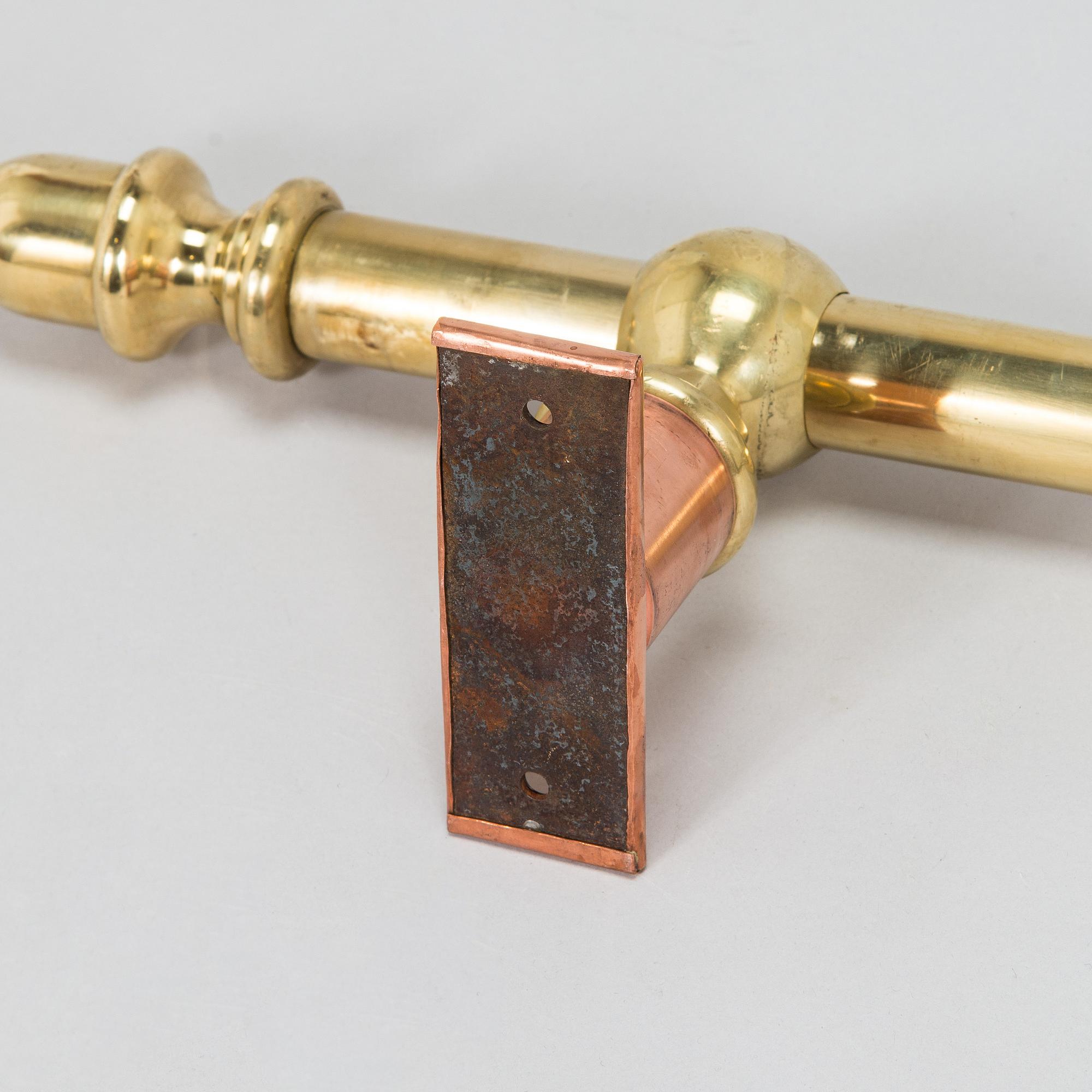 A late 20th century curtain rail / rod.