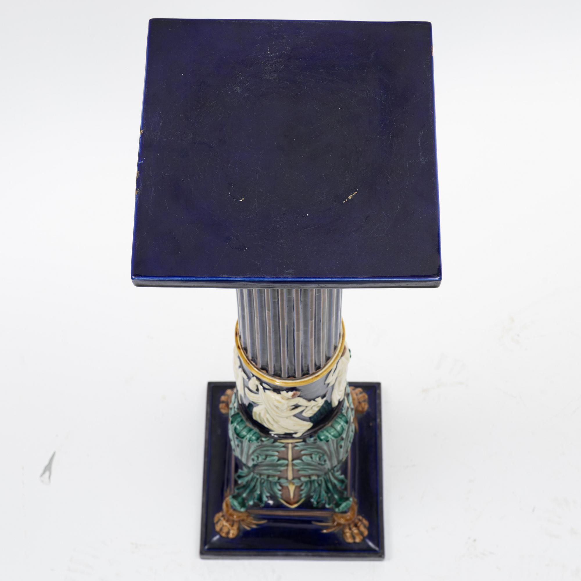 Piedestal, majolika, sent 1800-tal.