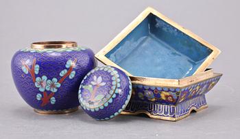 LOCKASK samt LOCKURNA, cloisonne, Kina, 1900-tal.