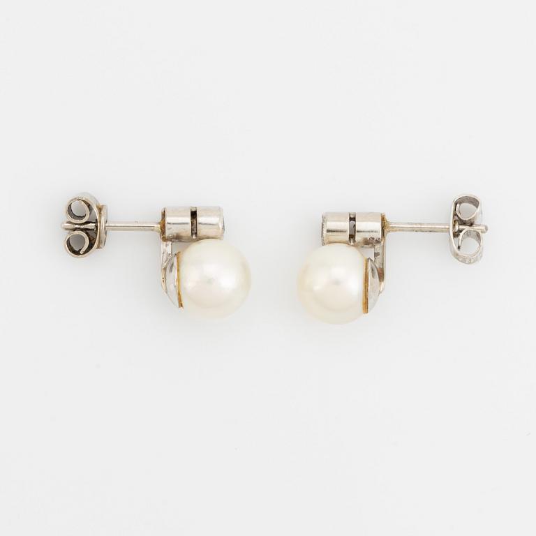 White gold earrings and ring with pearl and white stones.