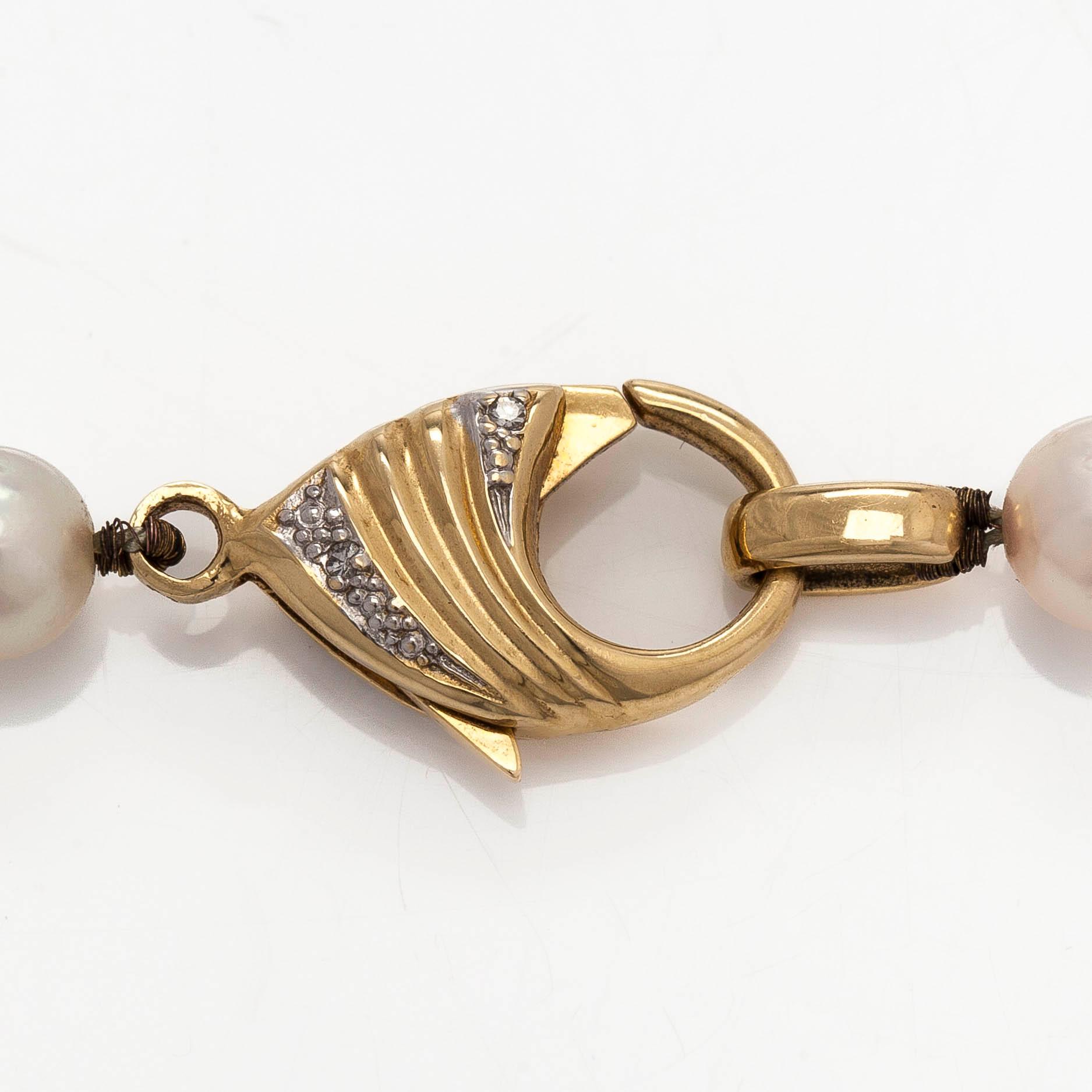 A cultured Akoya pearl necklace, clasp in 18K gold set with eight-cut diamonds. Swedish control mark.