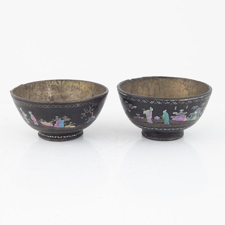 A pair of Chinese laque burgauté bowls, Qing dynasty, 18th century.