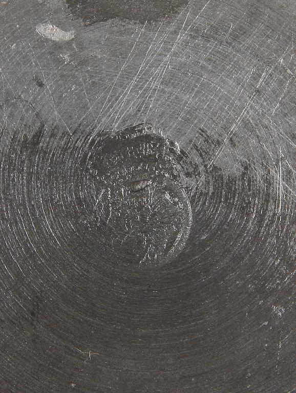 SOCKERRUSKOR, 2 st samt SKRIVSTÄLL, tenn, 1800-tal.