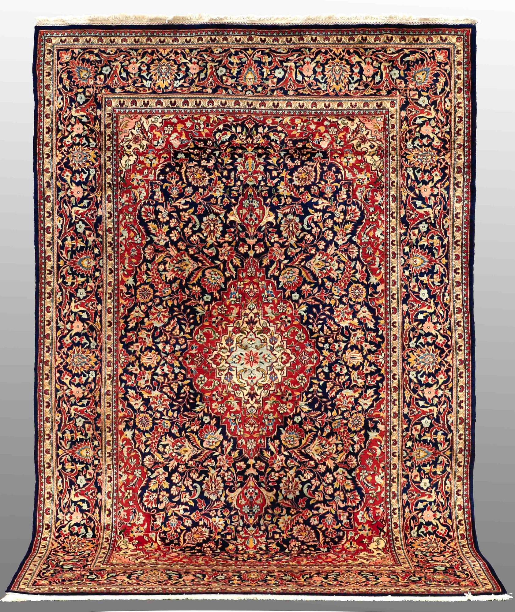 A carpet, Kashan, ca 302 x 200 cm.