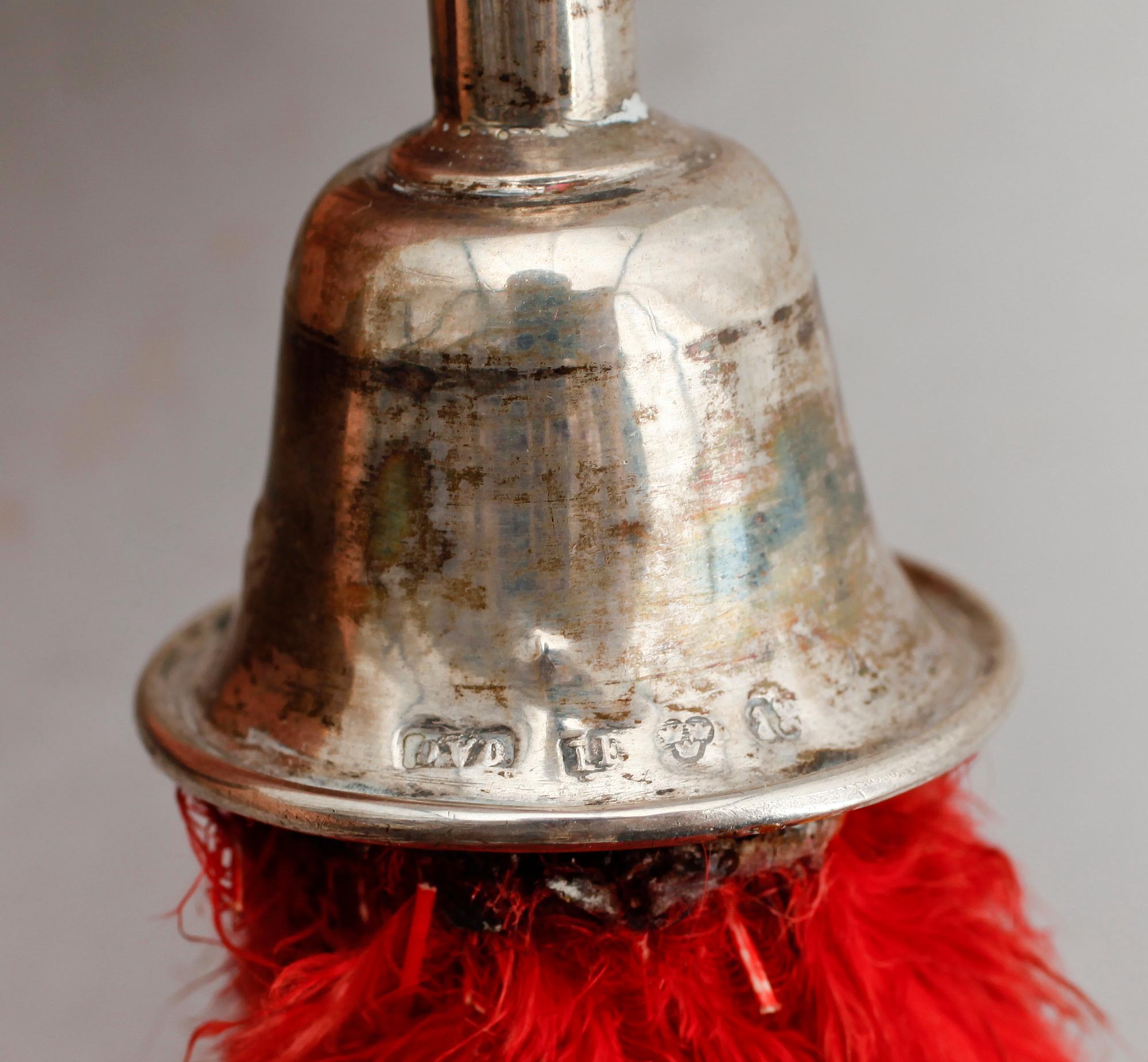 DAMMVIPPA, skaft av silver, otydliga svenska stämplar.