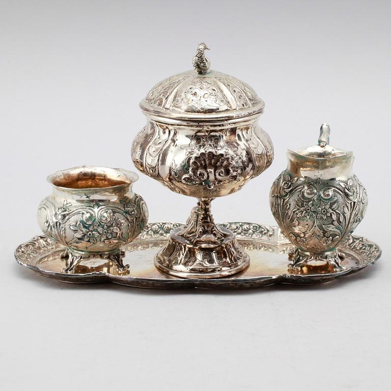 BRICKA, SOCKERSKÅLAR, 2 st samt BRICKA, silver, 1900-tal. Vikt ca 712 gram.