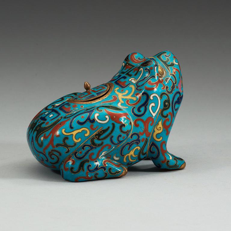 A cloisonné censer with cover in the shape of a frog, Qing dynasty (1644-1912).