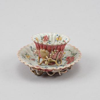 A famille rose cup with stand, Qing dynasty, Yongzheng (1723-35).