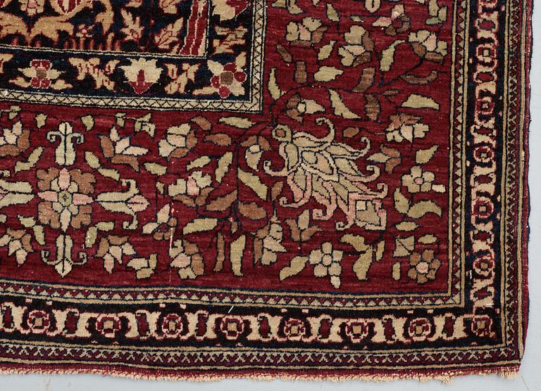 ANTIQUE/SEMI-ANTIQUE ESFAHAN. 210 x 143,5 cm.