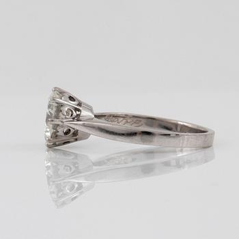 RING med briljantslipad diamant 1.95 ct enligt gravyr. Kvalitet ca H-I/VVS.