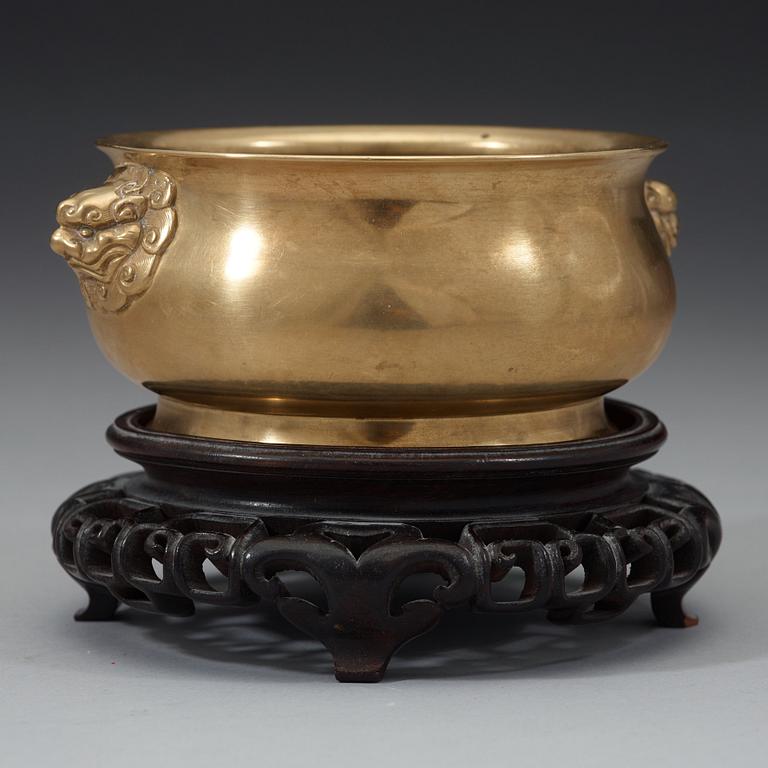 RÖKELSEKAR brons. Sen Ming-tidig Qing, 16/1700-tal.