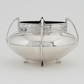 An Art Nouveau silver bowl, possibly Gustaf Möllenborg, Stockholm, 1905.