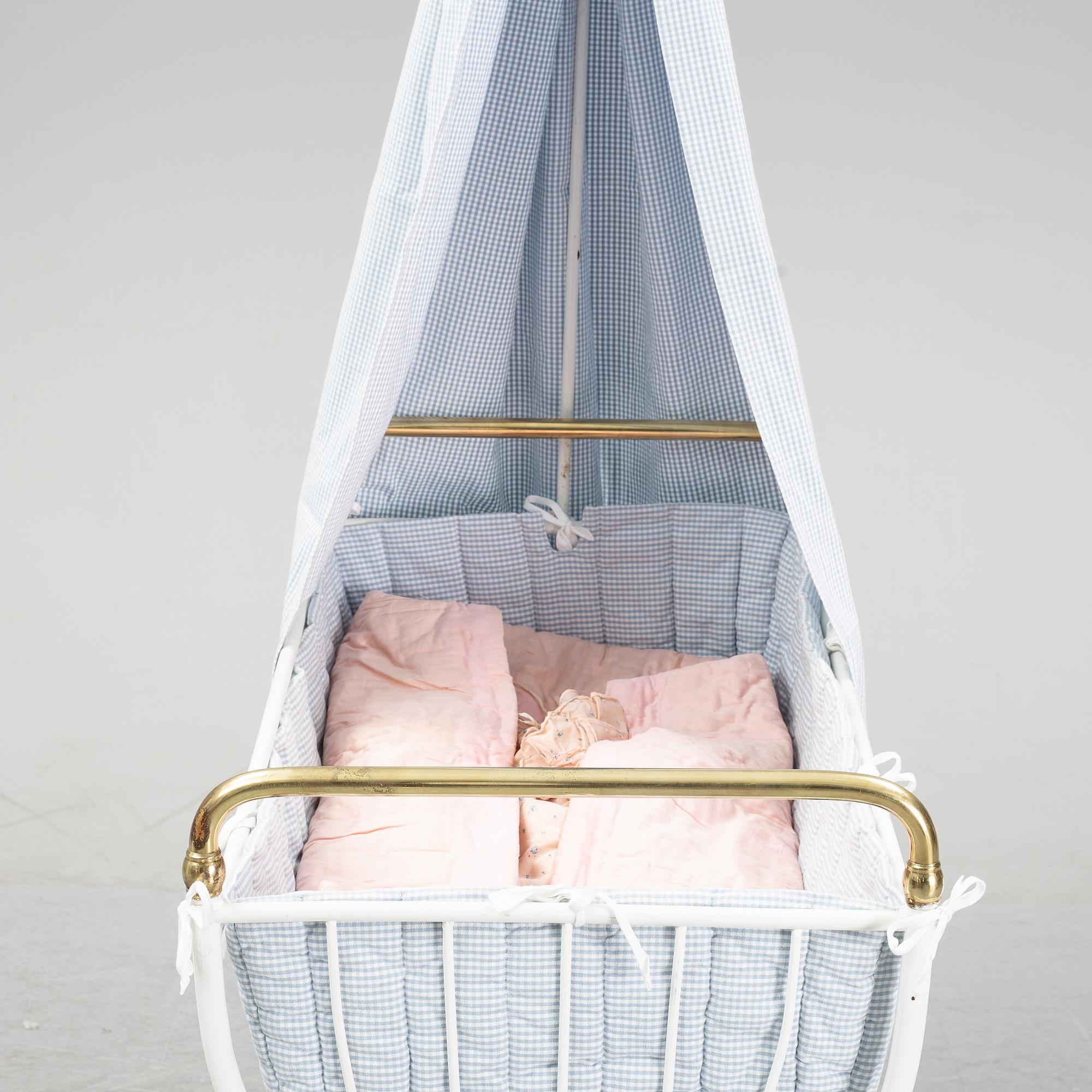 A children's or toddler's crib, the first half of the 20th century.