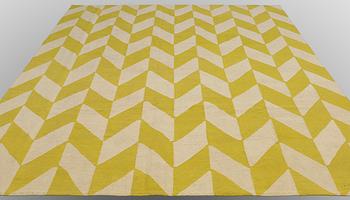 A CARPET, flat weave, ca 339 x 268 cm.