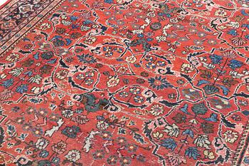 A carpet, Mahal, approx. 306 x 214 cm.