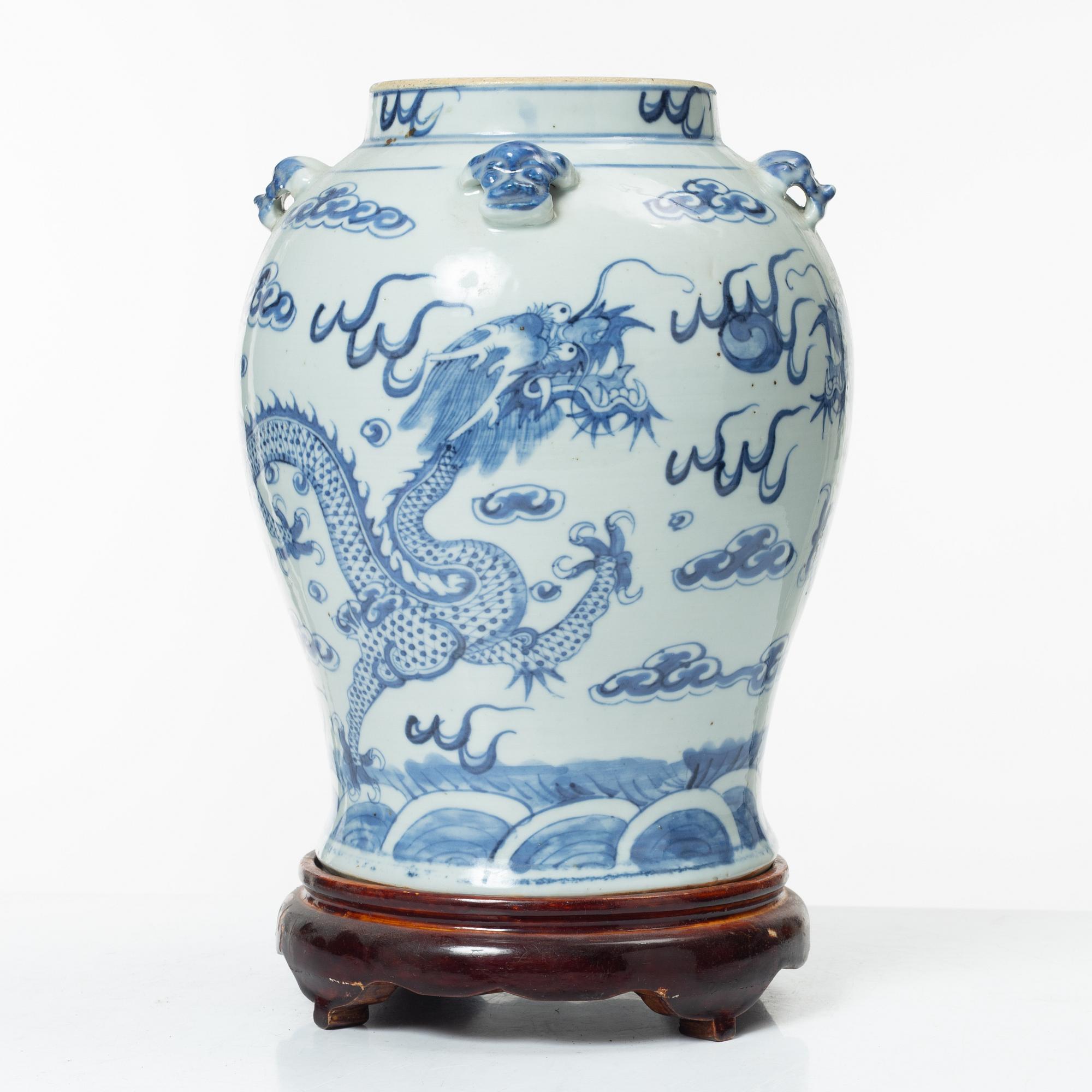 Vas, porslin. Sen Qingdynasti, omkring 1900.