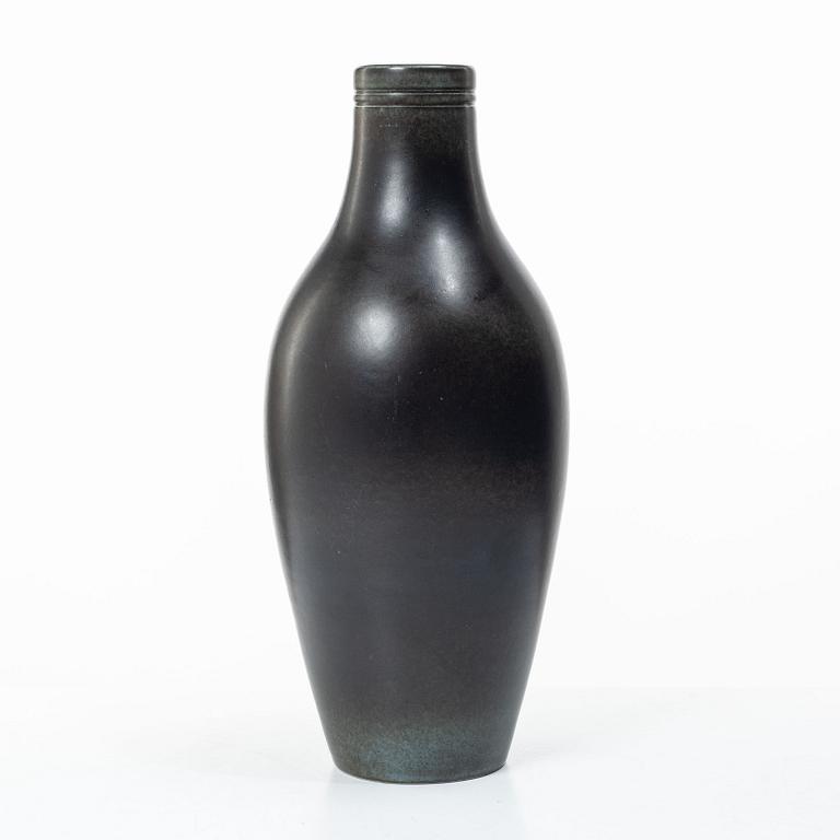Gunnar Nylund, A stoneware vase, Rörstrand.