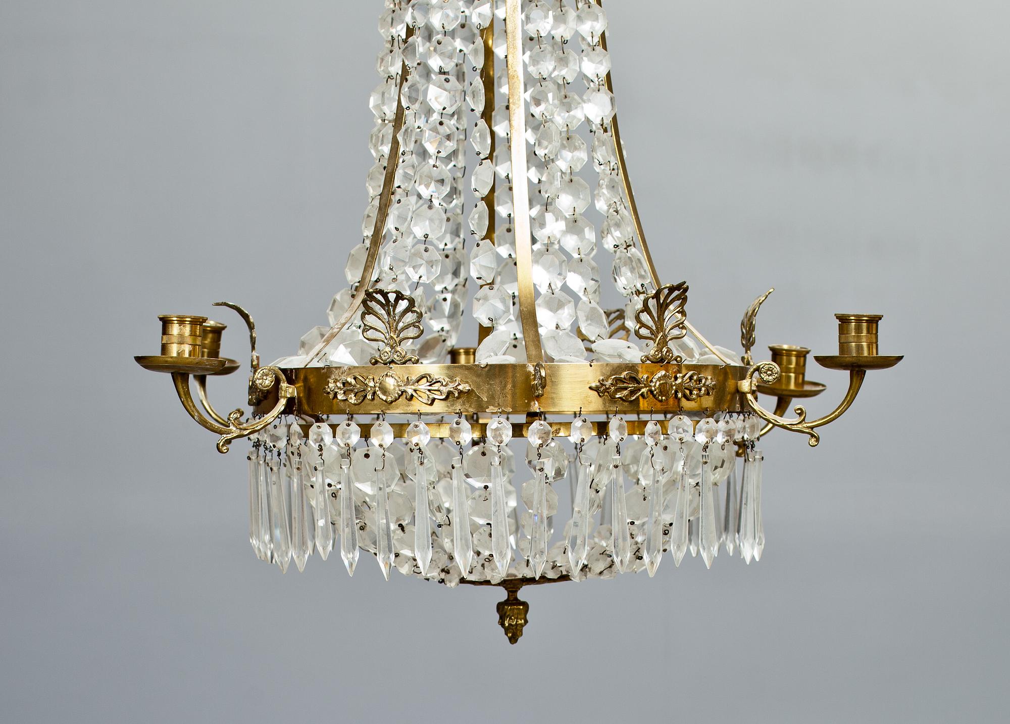 LJUSKRONA, gustaviansk stil. 1900-tal. Höjd 70, diameter 55 cm.