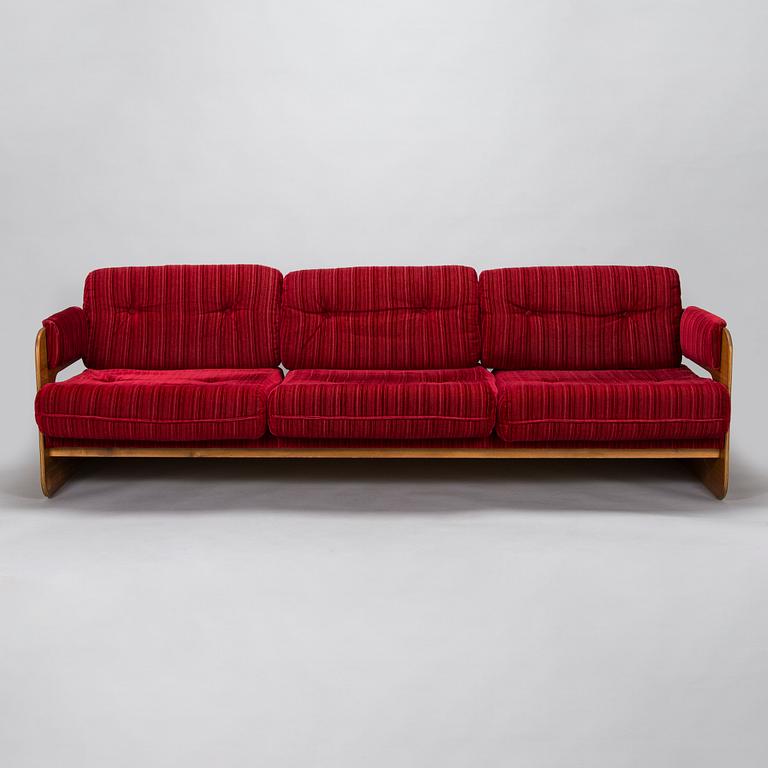 Maija Ruoslahti, sohva, "Euroform", valmistaja Sopenkorpi. Suunniteltu 1967.