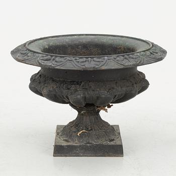 A garden urn, first half of the 20th century.