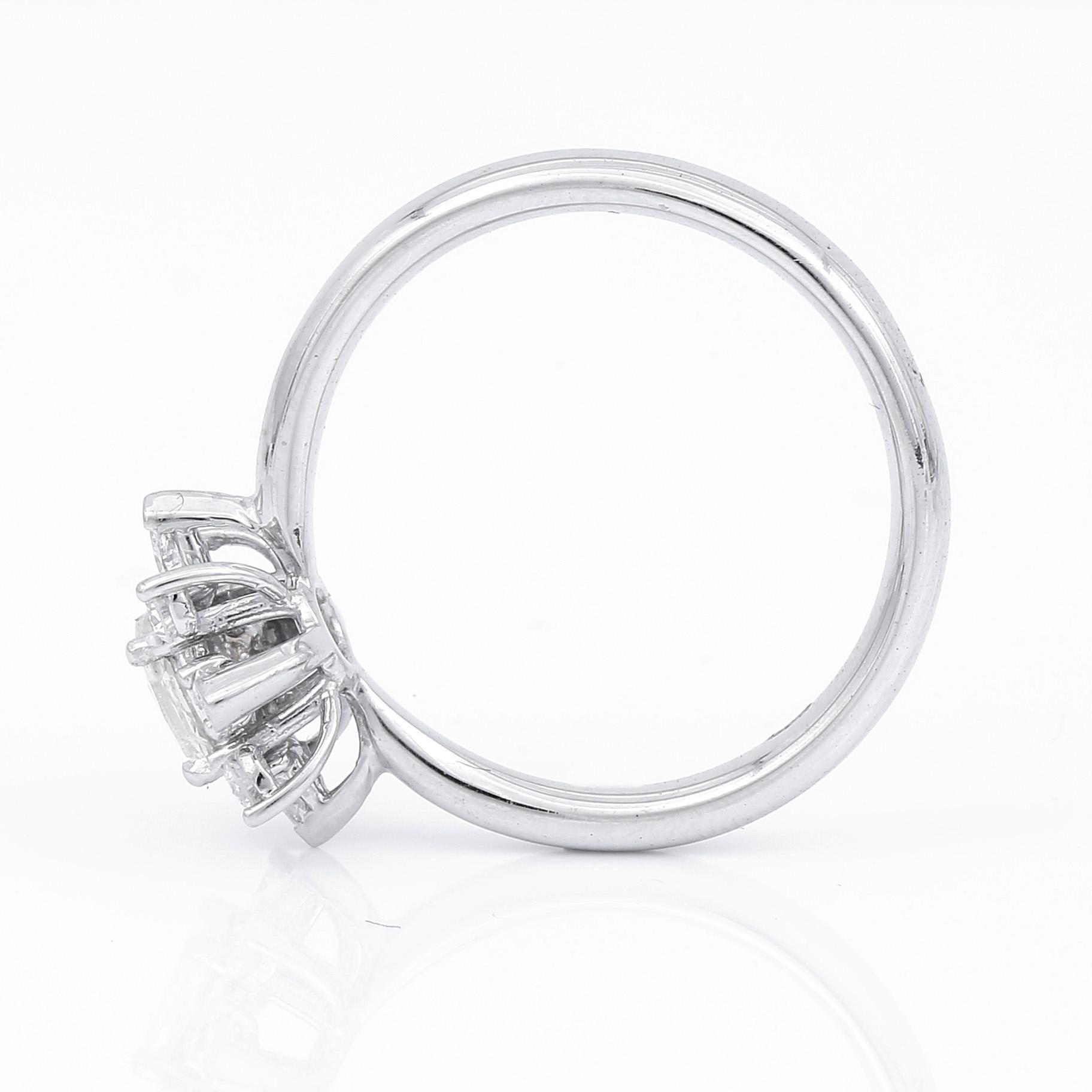 RING, 18K vitguld med rosenslipad diamant 0,33 ct och markis samt briljantslipade diamanter tot ca  0,34 ct. Vikt 4,53 g.