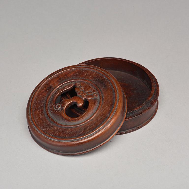 A Chinese wooden box with cover.
