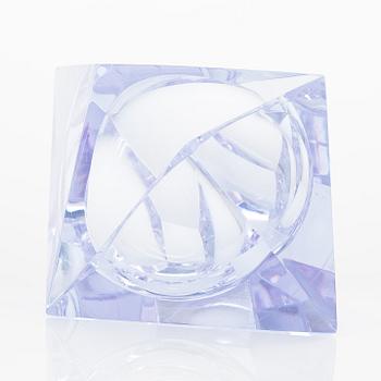 Nanny Still, an art glass, 'Prisma/Iceberg' signed Nanny Still Riihimäen Lasi OY.