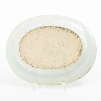 Fat, tre stycken, porslin. Qingdynastin, Kanton, 1800-tal.