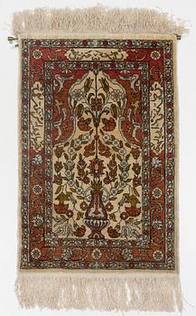 Silk Hereke, approx. 60 x 41 cm.