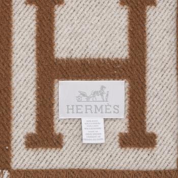 Hermès, a wool and cashmere mix 'Avalon' blanket.
