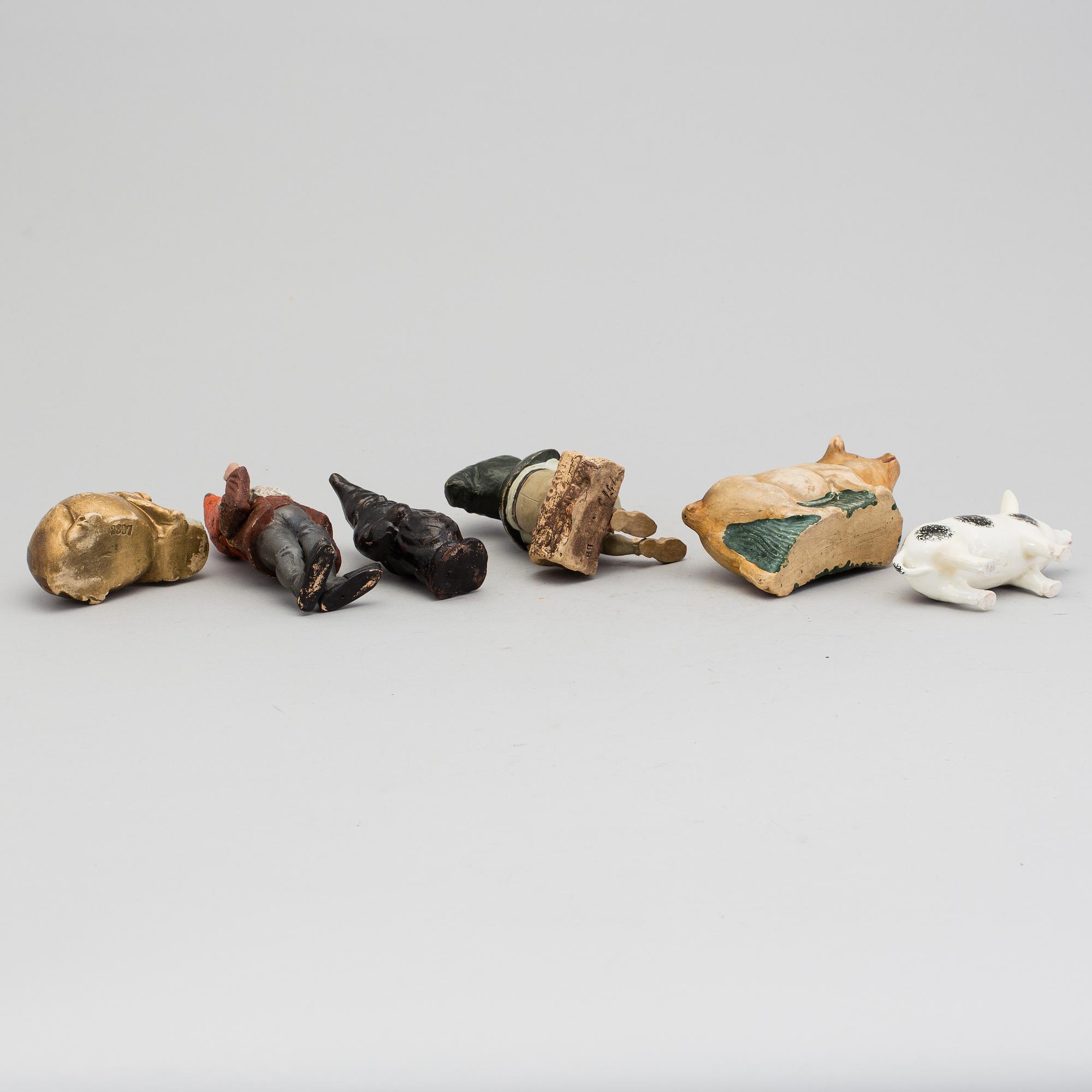 A lot of six pottery figurines 19/20th century.