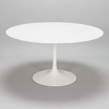 Eero Saarinen, a 1970s 'Tulip' marble-top table with six chairs.