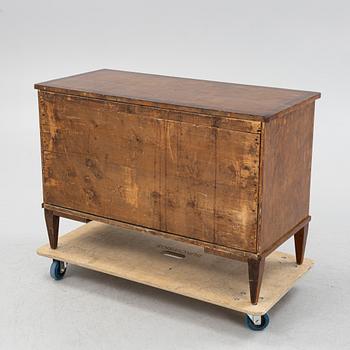 A late Gustavian chest of drawers, around 1800.