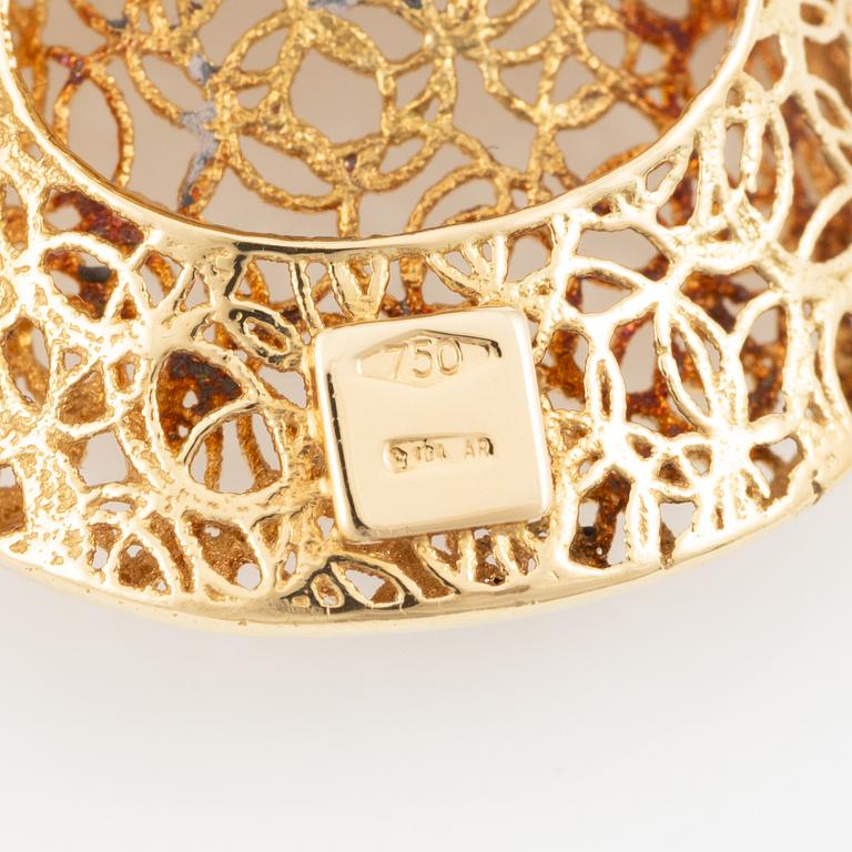 Demi parure, ring and earrings, 18K gold with brilliant-cut diamonds. Italy.