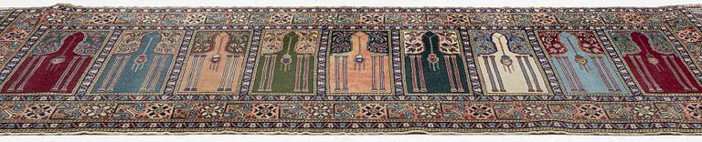 A gallery rug, Kayseri Saff, approx. 218 x 87 cm.