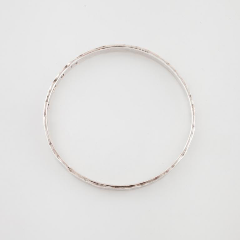 GÖRAN KUHLIN, Göteborg, 1990, en armring.