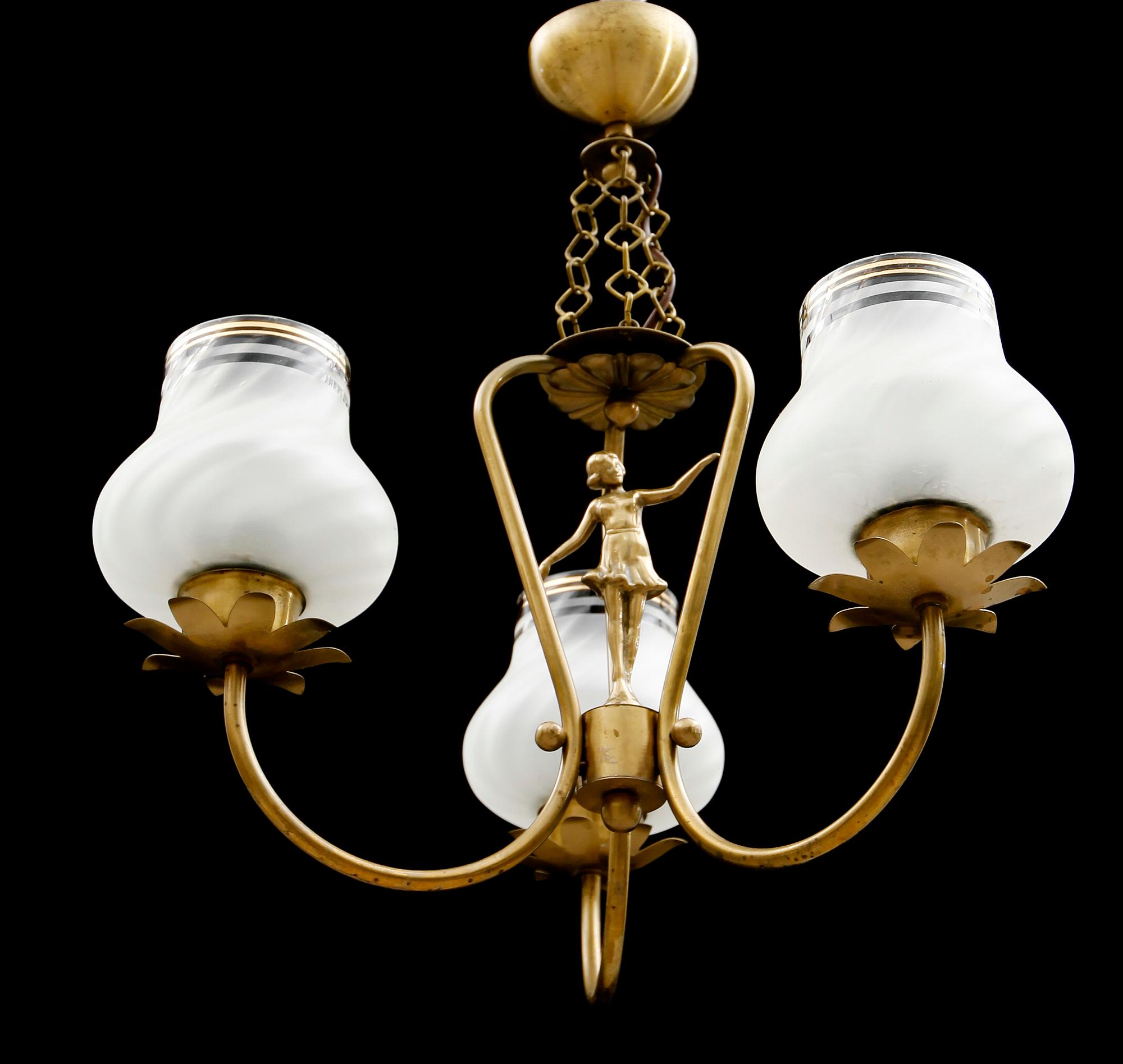 TAKLAMPA, 1900-talets första hälft. Höjd ca 57 cm.