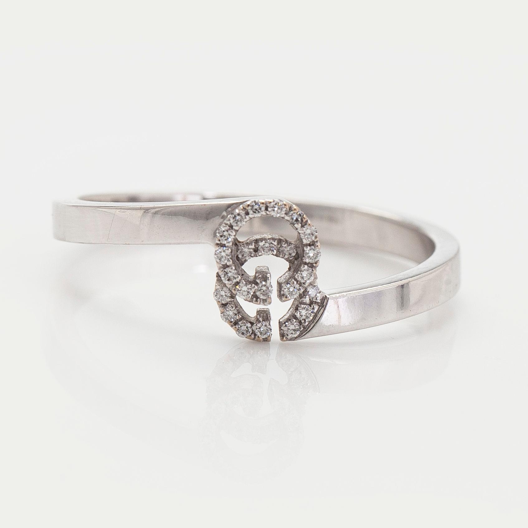 Gucci, an 18K white gold 'GG Running' ring with diamonds.