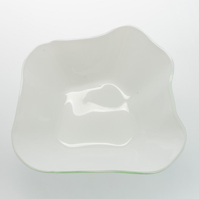 Alvar Aalto, 1 osa lasiveistoksesta, ”Aallon-kukka” 9767C, signeerattu Alvar Aalto Karhula.